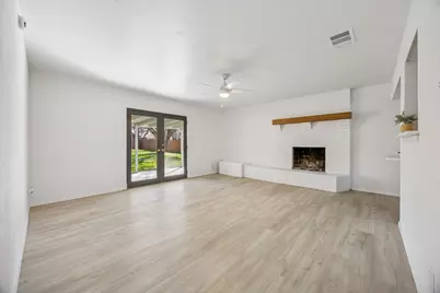 312 E Hampton Road, Crowley, TX 76036 - Photo 8