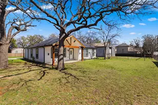 1024 Greenlee St, Denton, TX 76201 - Photo 2