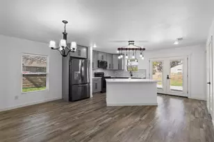 1024 Greenlee St, Denton, TX 76201 - Photo 8