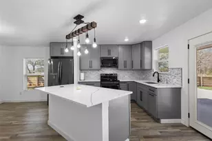 1024 Greenlee St, Denton, TX 76201 - Photo 10