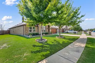 265 Hilltop Dr, Justin, TX 76247 - Photo 4