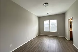 1129 April Springs Dr, Fort Worth, TX 76134 - Photo 10