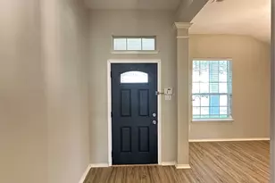 1129 April Springs Dr, Fort Worth, TX 76134 - Photo 4