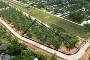 907 E Landings Dr, Granbury, TX 76049 - Photo 1