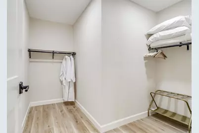 622 N Crockett Street, Granbury, TX 76048 - Photo 22