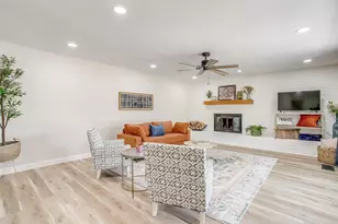 622 N Crockett St, Granbury, TX 76048 - Photo 4