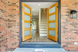 622 N Crockett St, Granbury, TX 76048 - Photo 2