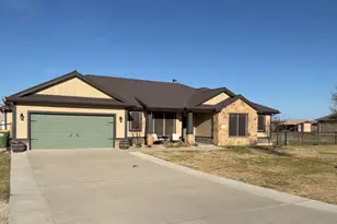 208 Crest Ln, Decatur, TX 76234 - Photo 2