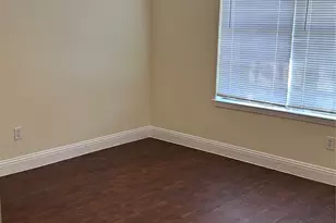 605 McQueary St, Arlington, TX 76012 - Photo 2