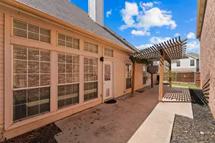 8609 Old Oak Dr, Irving, TX 75063 - Photo 16