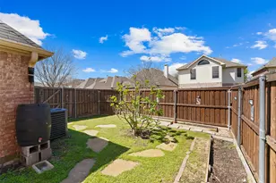 8609 Old Oak Dr, Irving, TX 75063 - Photo 16