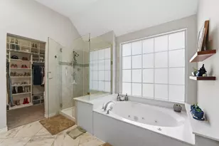 8609 Old Oak Dr, Irving, TX 75063 - Photo 10