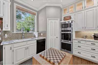 2701 Massachusetts Bay Drive, Arlington, TX 76001 - Photo 6