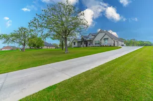 150 Las Brisas Dr, Decatur, TX 76234 - Photo 2