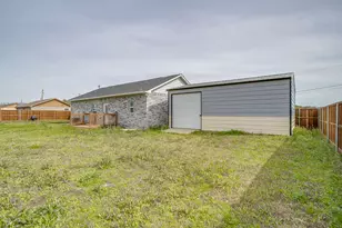 604 S Aquilla St, Itasca, TX 76055 - Photo 36