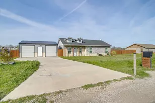 604 S Aquilla St, Itasca, TX 76055 - Photo 2