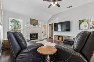 906 Bayfield Dr, Denton, TX 76209 - Photo 4