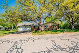 1110 Penrod St, Granbury, TX 76048 - Photo 2