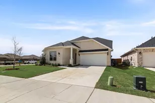 4100 Blackbird Ave, Little Elm, TX 75068 - Photo 2