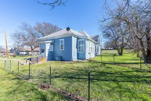 902 W 12th St, Cisco, TX 76437 - Photo 30