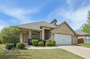 1811 Sunflower Dr, Glenn Heights, TX 75154 - Photo 2