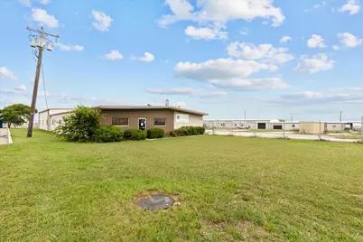 2305 N Main Street, Cleburne, TX 76033 - Photo 16