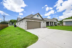 1102 Fort Worth St, Grand Prairie, TX 75050 - Photo 32