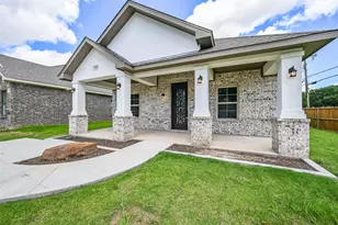 1102 Fort Worth St, Grand Prairie, TX 75050 - Photo 1