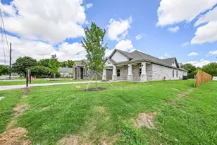 1102 Fort Worth St, Grand Prairie, TX 75050 - Photo 4