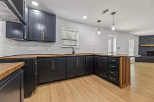 203 Redbird Ct, Cleburne, TX 76058 - Photo 10