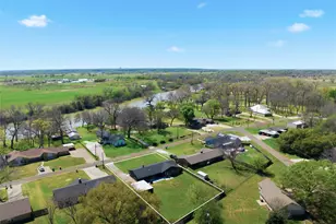 1190 Greenwood Ln, Waco, TX 76705 - Photo 2