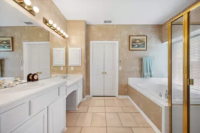 2800 Springbranch Court, Grapevine, TX 76051 - Photo 20