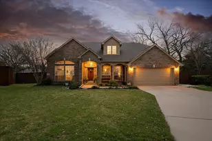 2800 Springbranch Ct, Grapevine, TX 76051 - Photo 2