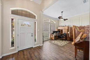 2800 Springbranch Ct, Grapevine, TX 76051 - Photo 6