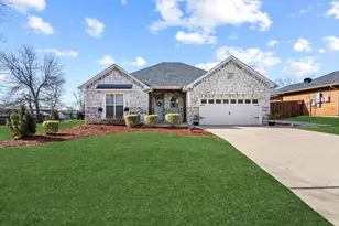 808 E 6th St, Bonham, TX 75418 - Photo 2