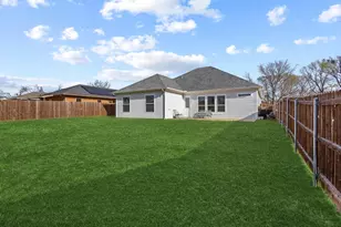 808 E 6th St, Bonham, TX 75418 - Photo 26
