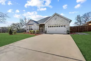 808 E 6th St, Bonham, TX 75418 - Photo 2