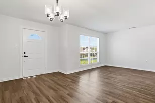 1310 E Lovers Ln, Arlington, TX 76010 - Photo 10