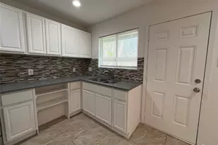 5828 Lazy River Dr, Dallas, TX 75241 - Photo 4