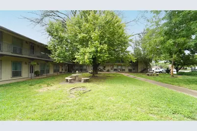 202 E Oak Street #4, Weatherford, TX 76086 - Photo 2