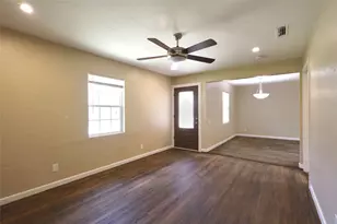 1004 W Cayuga Dr, Athens, TX 75751 - Photo 4