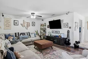 1035 Houston St, Wills Point, TX 75169 - Photo 4