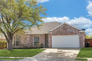 1003 Morningside Dr, Grand Prairie, TX 75052 - Photo 2