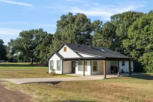 128 Crestwood Dr, Mabank, TX 75156 - Photo 2