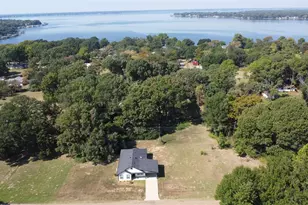 128 Crestwood Dr, Mabank, TX 75156 - Photo 1