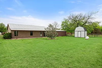 504 N Texas Street, Tioga, TX 76271 - Photo 12