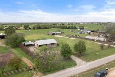 504 N Texas Street, Tioga, TX 76271 - Photo 4