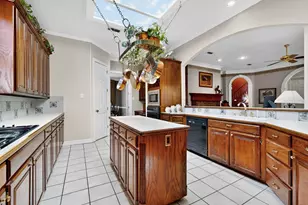 2115 Royal Dominion Ct, Arlington, TX 76006 - Photo 20