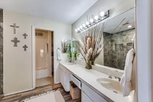 1801 Old Oak Dr, Arlington, TX 76012 - Photo 10