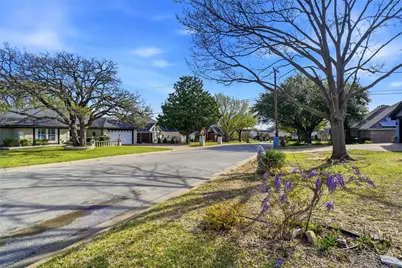 121 Montreal Drive, Hurst, TX 76054 - Photo 4